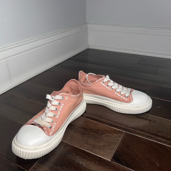 Shoes - Picture 4 of 5